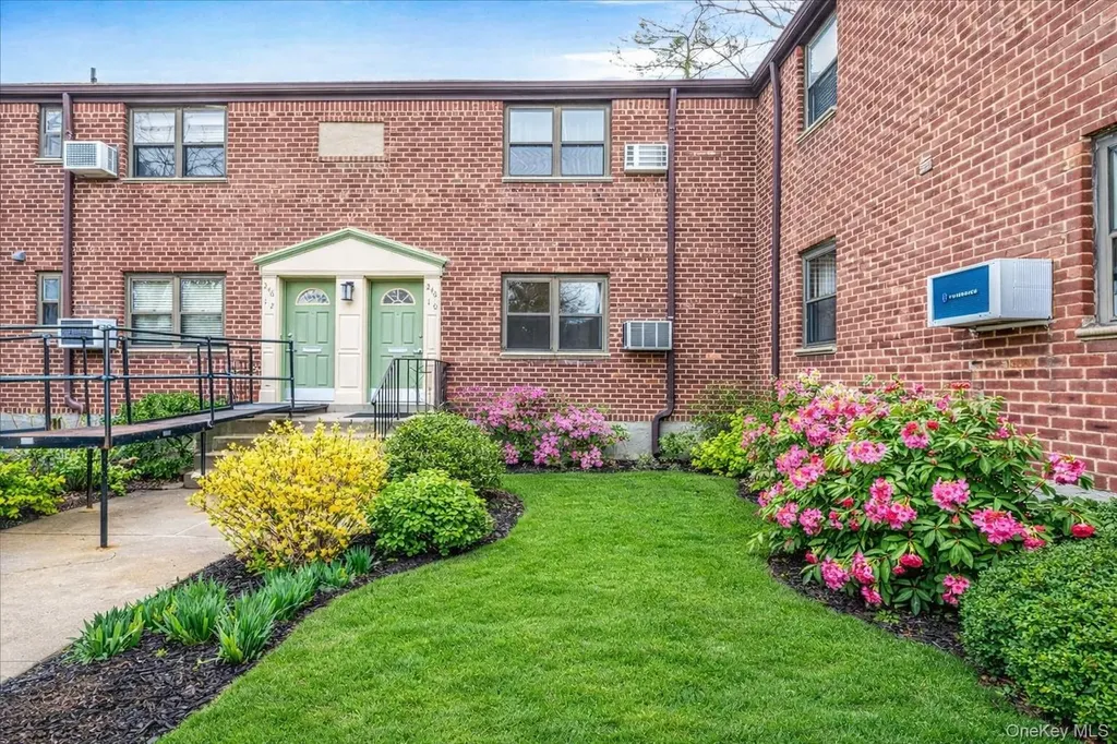 246-10 57 Drive Douglaston NY 11362