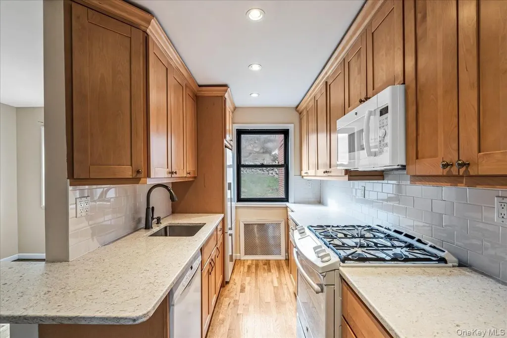 246-10 57 Drive Douglaston NY 11362