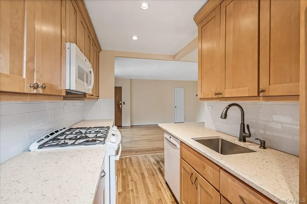 246-10 57 Drive Douglaston NY 11362