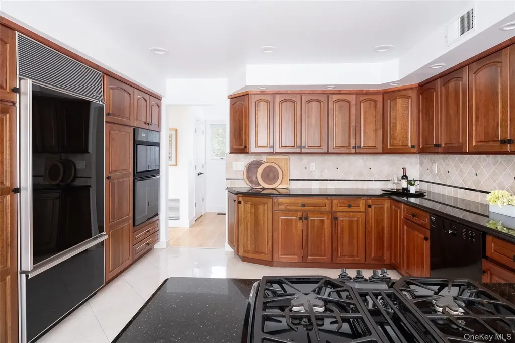 80 Deerhurst Road Scarsdale NY 10583