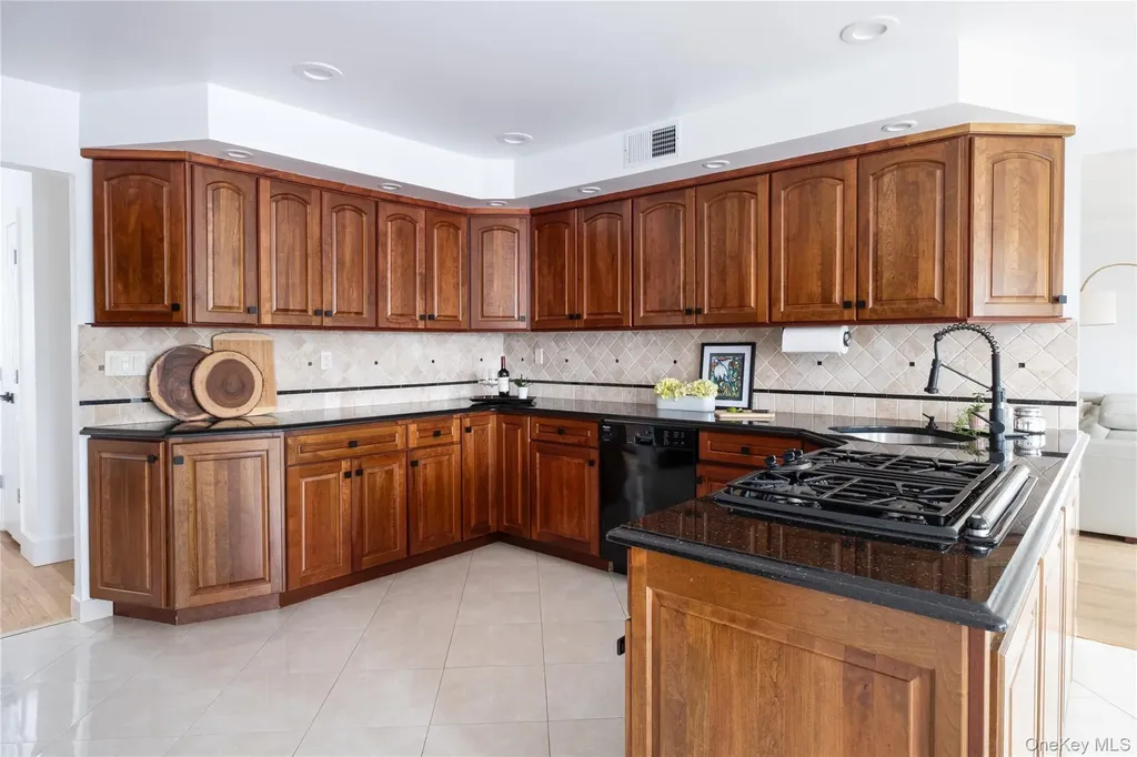 80 Deerhurst Road Scarsdale NY 10583