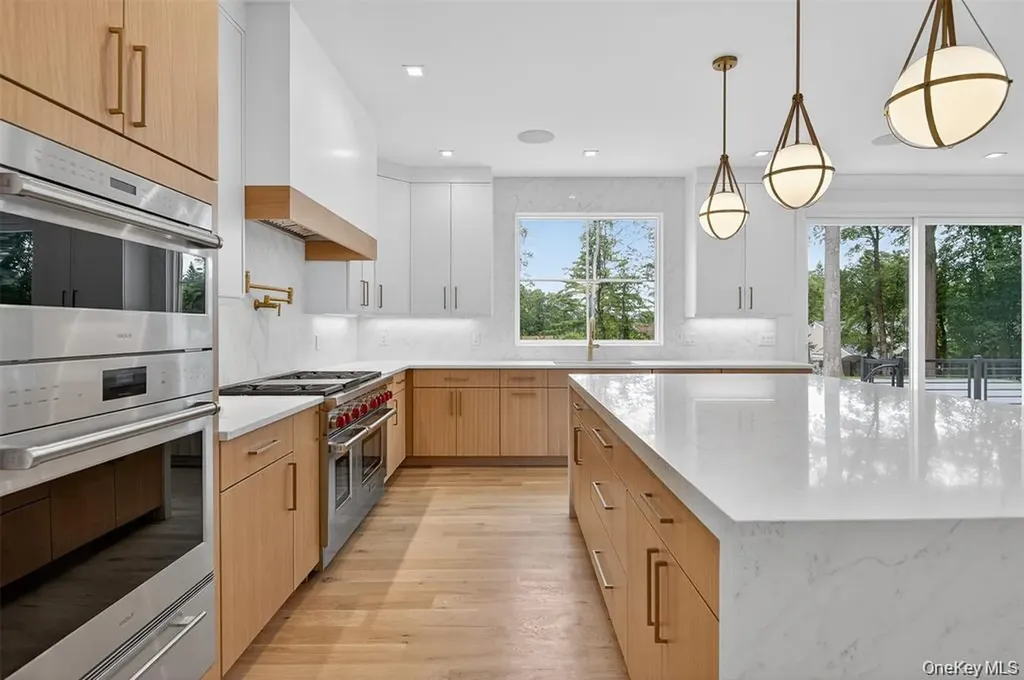 32 Pine Road Syosset NY 11791