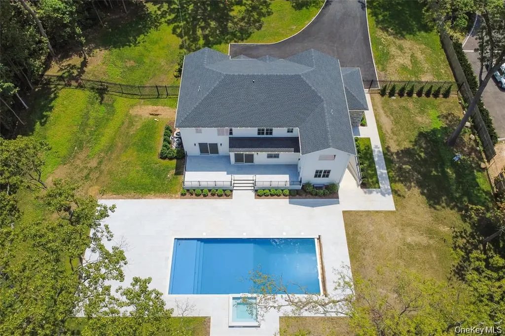 32 Pine Road Syosset NY 11791
