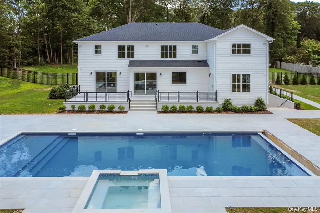 32 Pine Road Syosset NY 11791