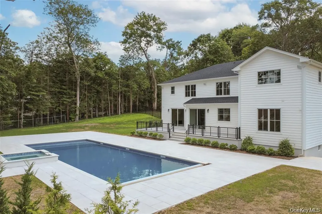 32 Pine Road Syosset NY 11791