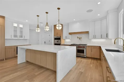 32 Pine Road Syosset NY 11791