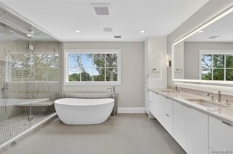 32 Pine Road Syosset NY 11791
