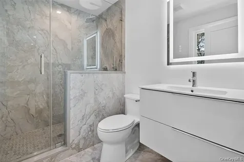 32 Pine Road Syosset NY 11791