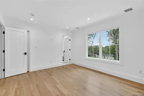 32 Pine Road Syosset NY 11791