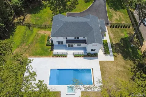 32 Pine Road Syosset NY 11791