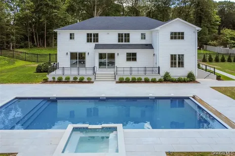 32 Pine Road Syosset NY 11791