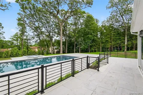 32 Pine Road Syosset NY 11791