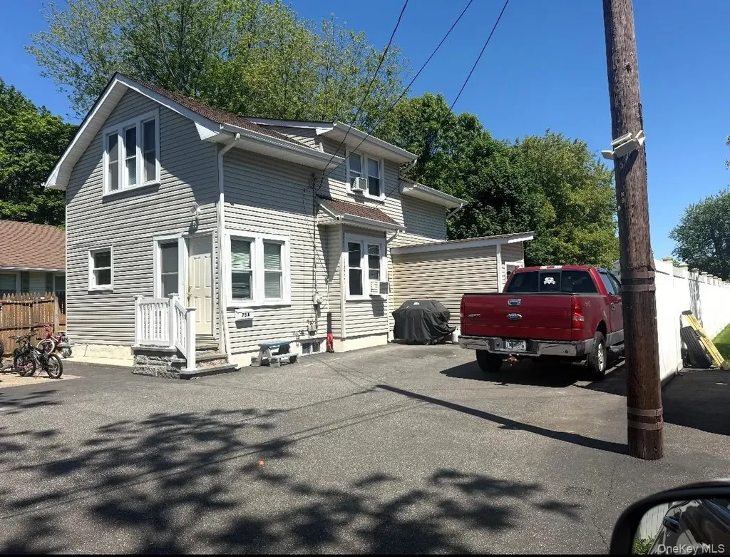 75A Muncy Avenue West Babylon NY 11704