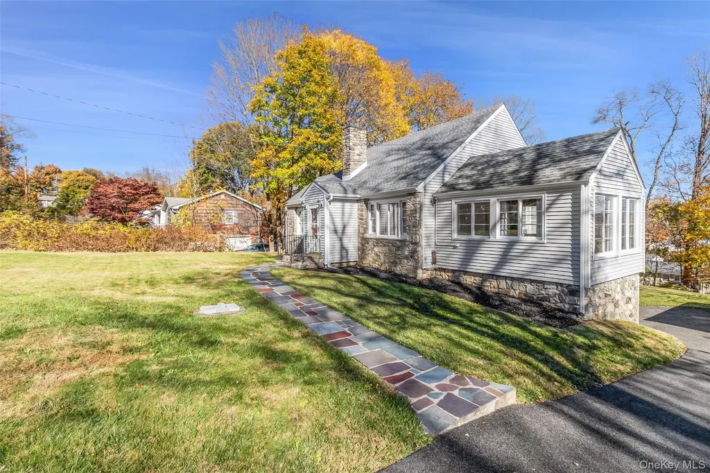 16 Hillside Terrace Mahopac NY 10541