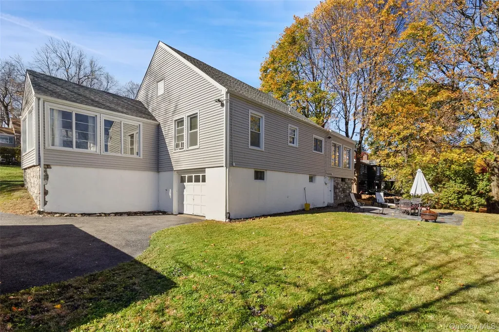 16 Hillside Terrace Mahopac NY 10541