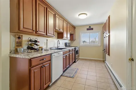 16 Hillside Terrace Mahopac NY 10541