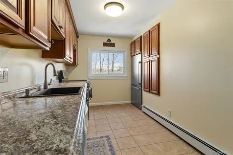 16 Hillside Terrace Mahopac NY 10541