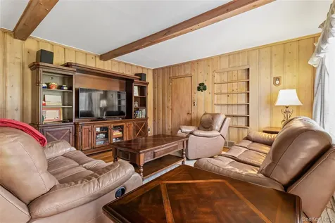 16 Hillside Terrace Mahopac NY 10541