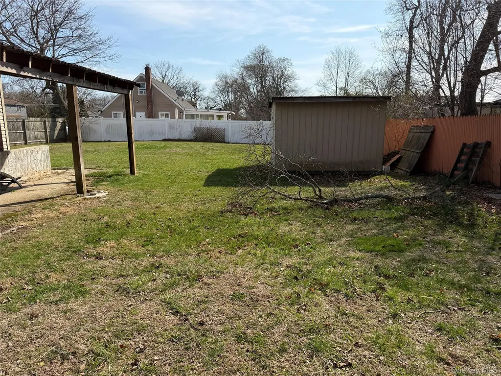80 Earl Street Deer Park NY 11729