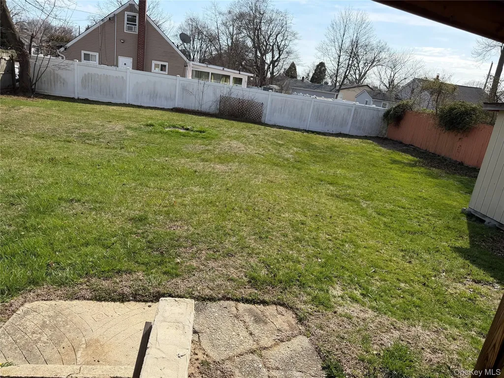 80 Earl Street Deer Park NY 11729