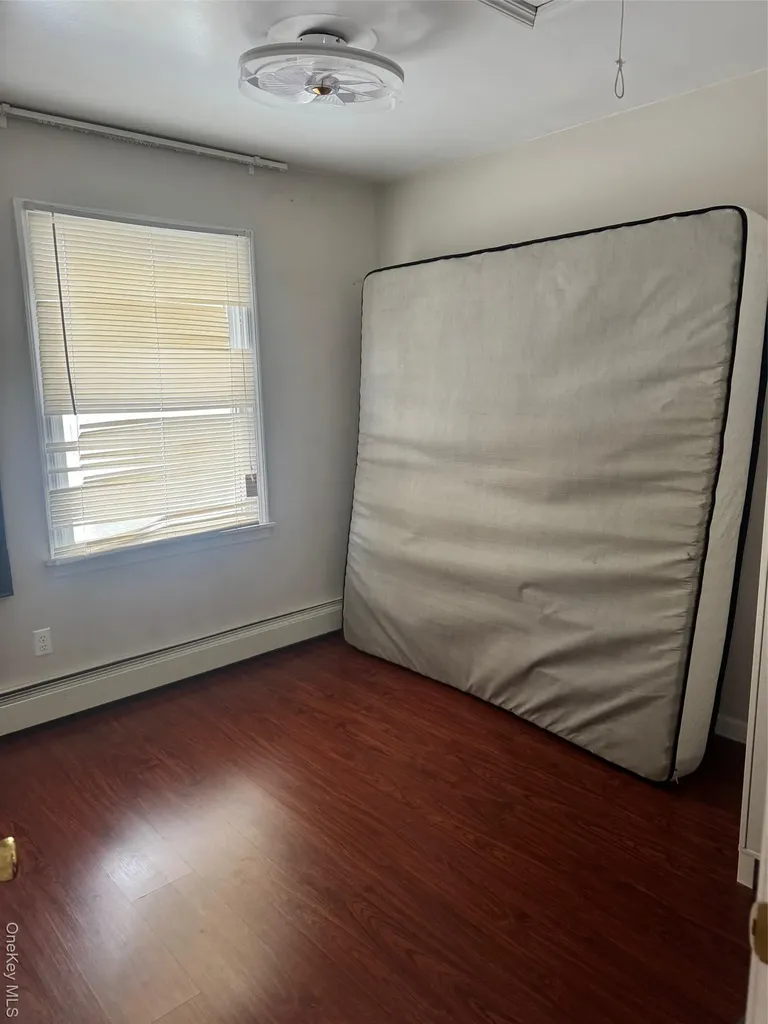 80 Earl Street Deer Park NY 11729