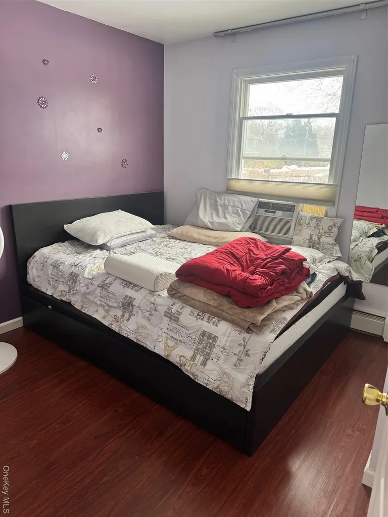 80 Earl Street Deer Park NY 11729