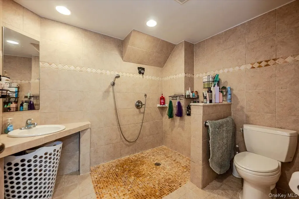 806 E Chester Street Long Beach NY 11561