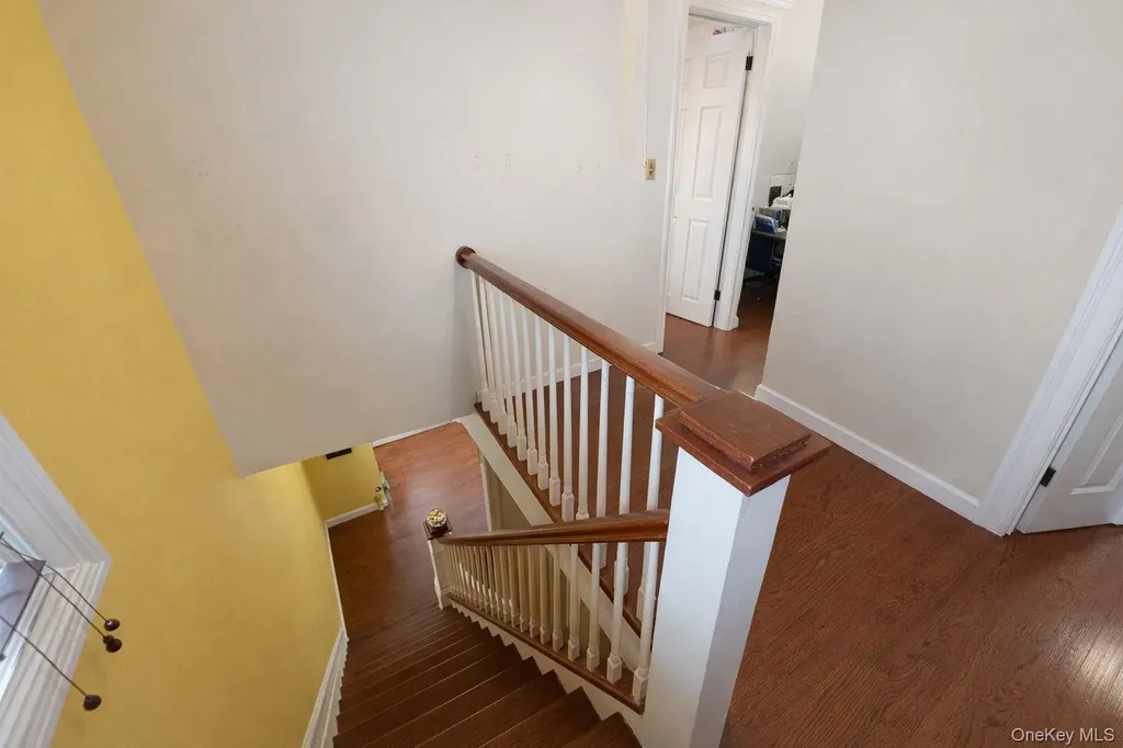 7 Meyer Avenue Lawrence NY 11559