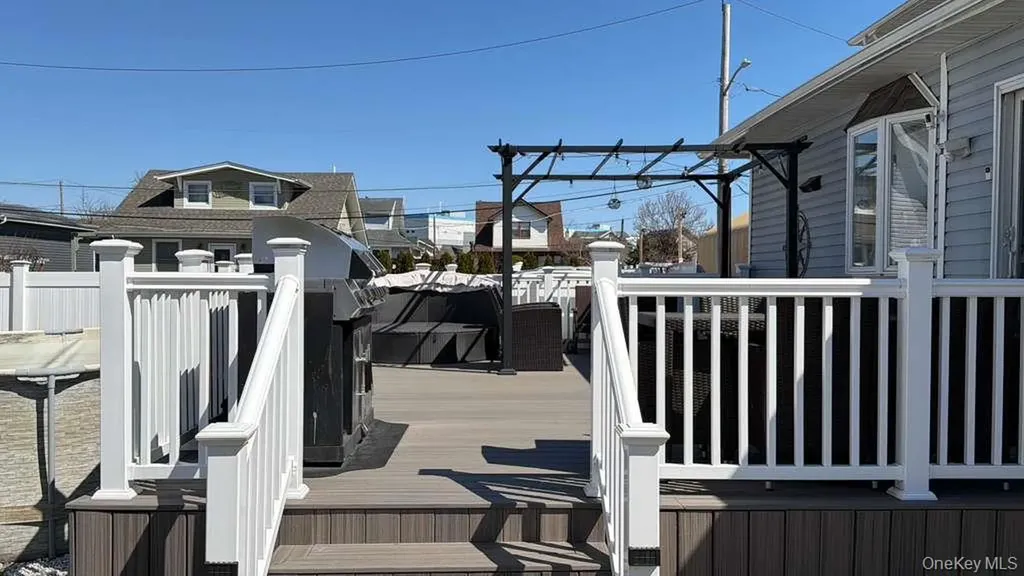 7 Meyer Avenue Lawrence NY 11559