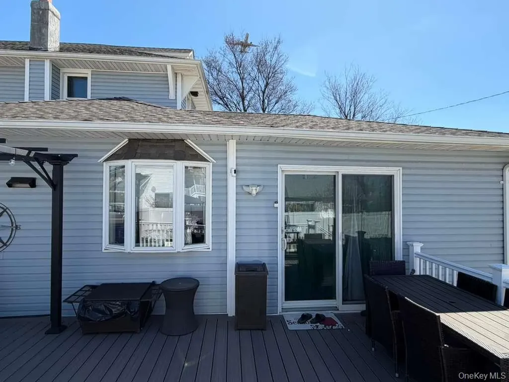 7 Meyer Avenue Lawrence NY 11559