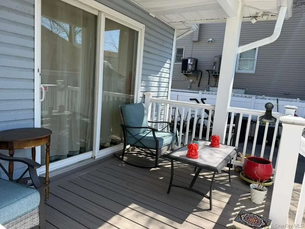 7 Meyer Avenue Lawrence NY 11559