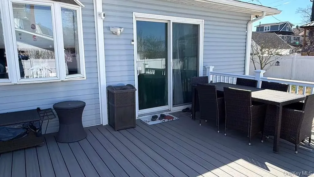 7 Meyer Avenue Lawrence NY 11559