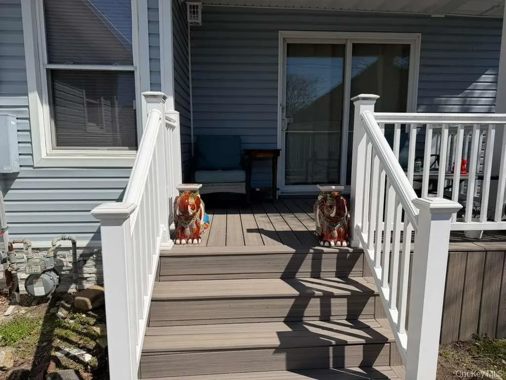 7 Meyer Avenue Lawrence NY 11559