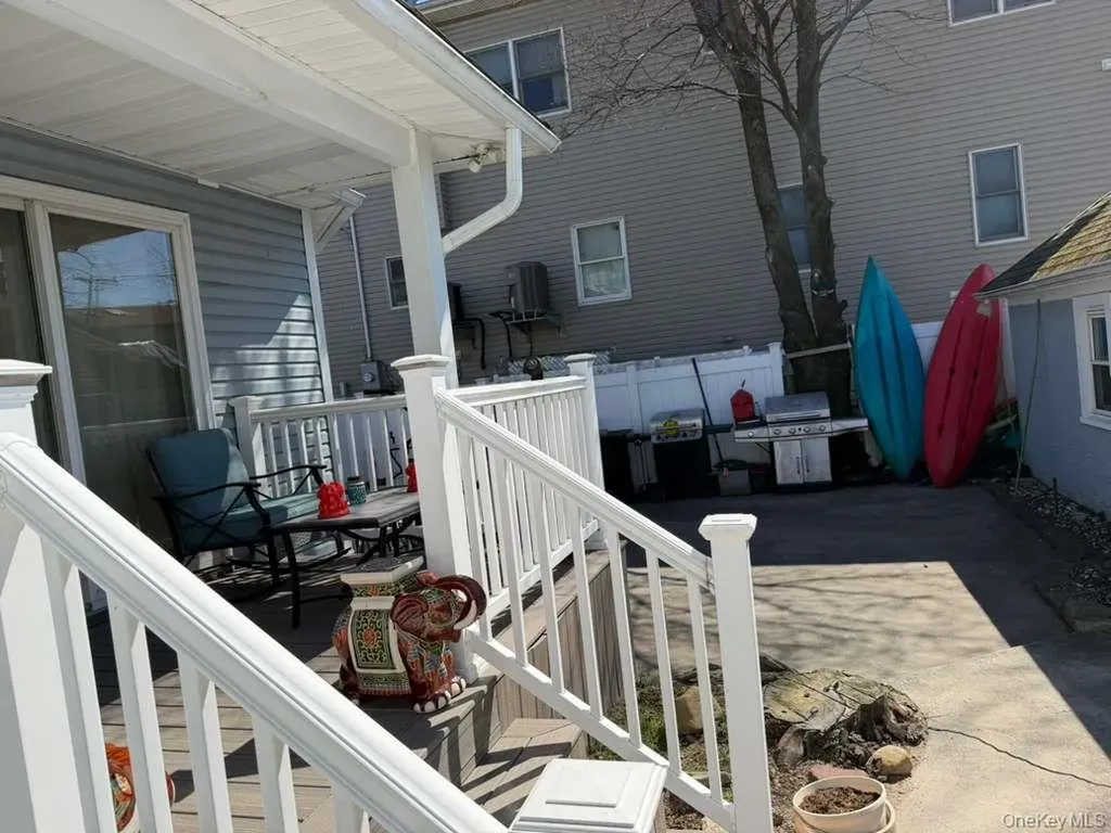 7 Meyer Avenue Lawrence NY 11559