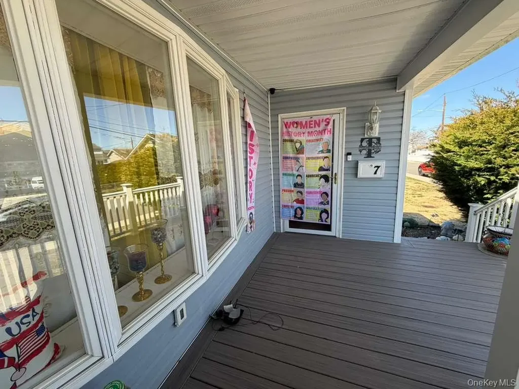 7 Meyer Avenue Lawrence NY 11559