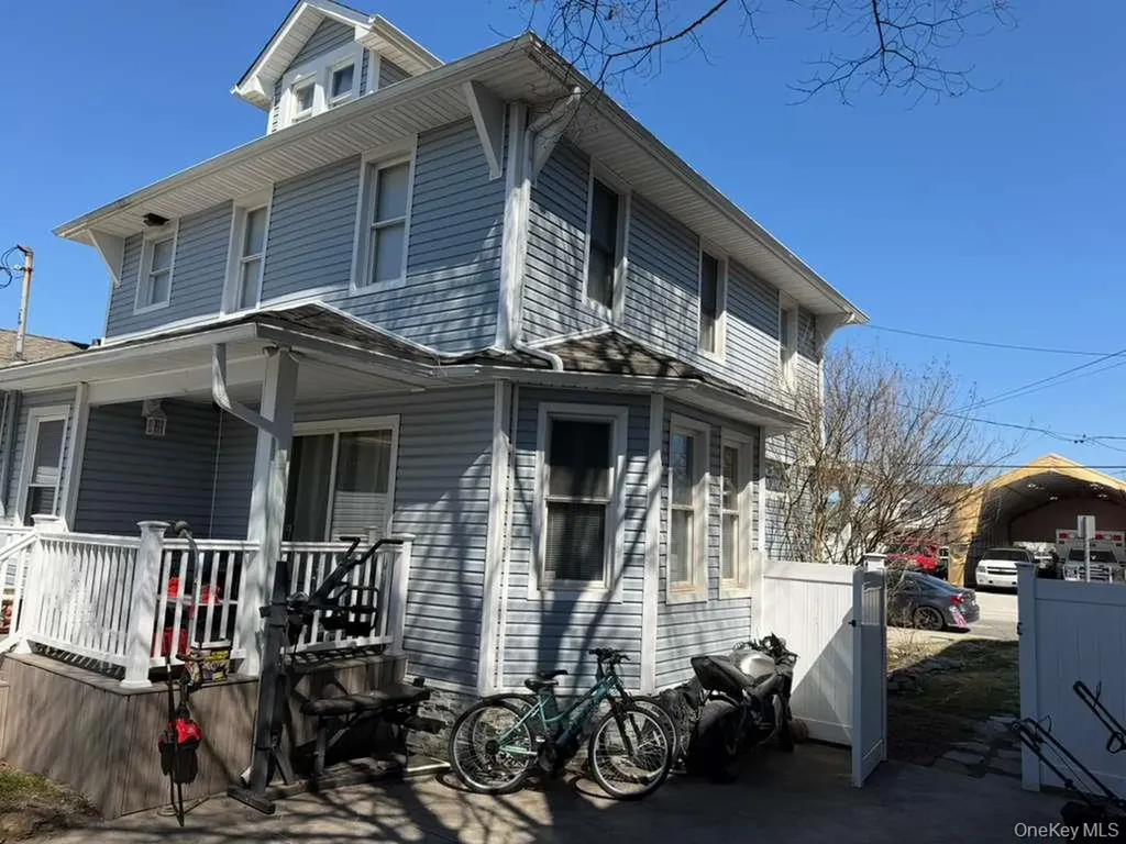 7 Meyer Avenue Lawrence NY 11559