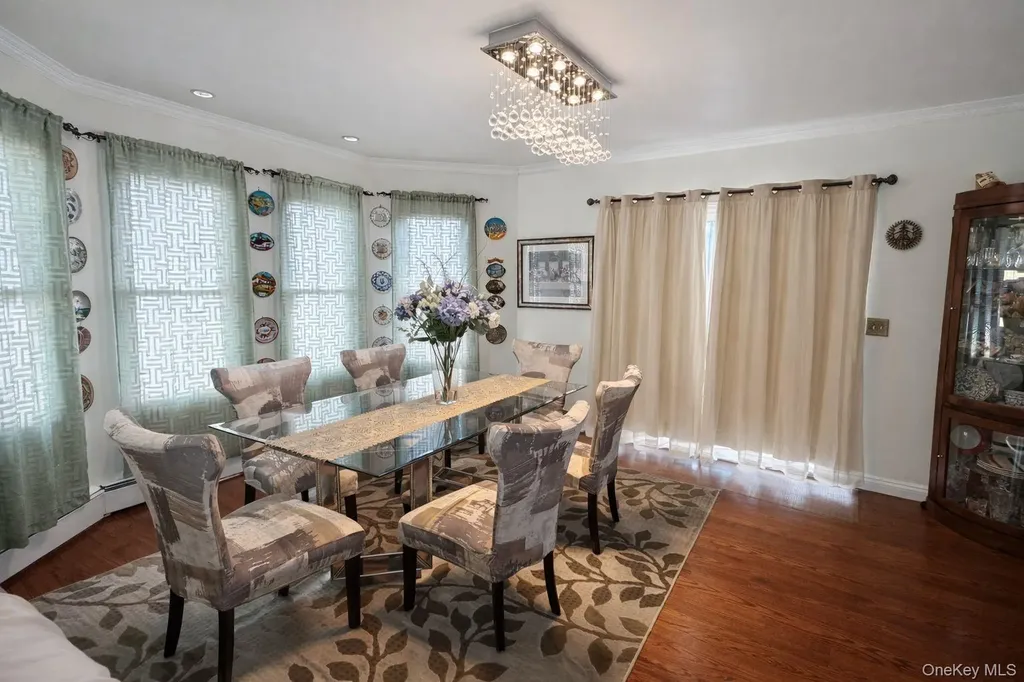 7 Meyer Avenue Lawrence NY 11559