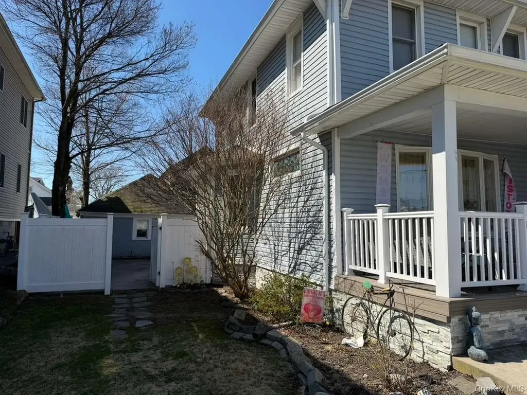 7 Meyer Avenue Lawrence NY 11559