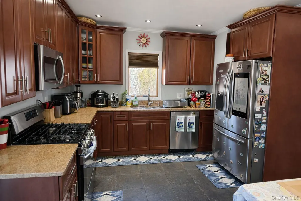 7 Meyer Avenue Lawrence NY 11559