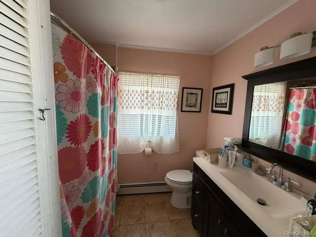7 Meyer Avenue Lawrence NY 11559