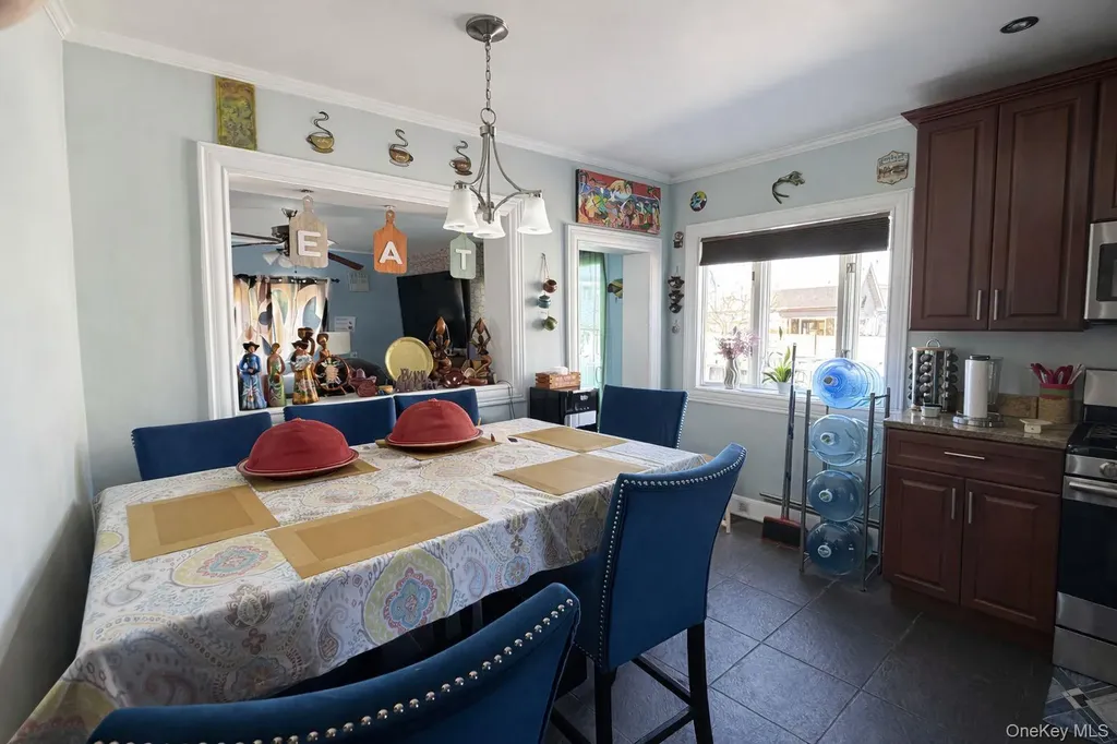 7 Meyer Avenue Lawrence NY 11559