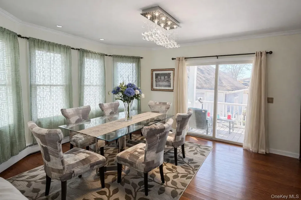 7 Meyer Avenue Lawrence NY 11559