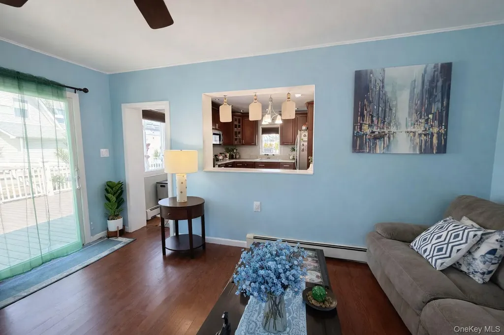 7 Meyer Avenue Lawrence NY 11559
