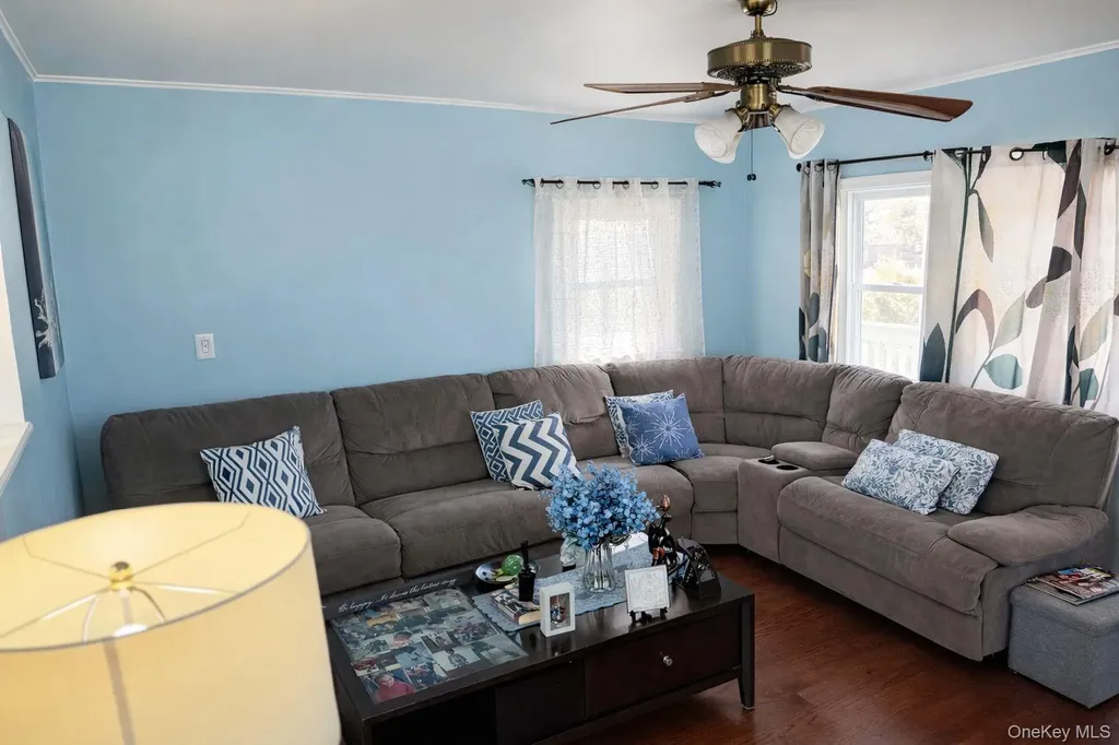 7 Meyer Avenue Lawrence NY 11559