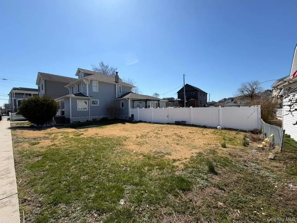 7 Meyer Avenue Lawrence NY 11559