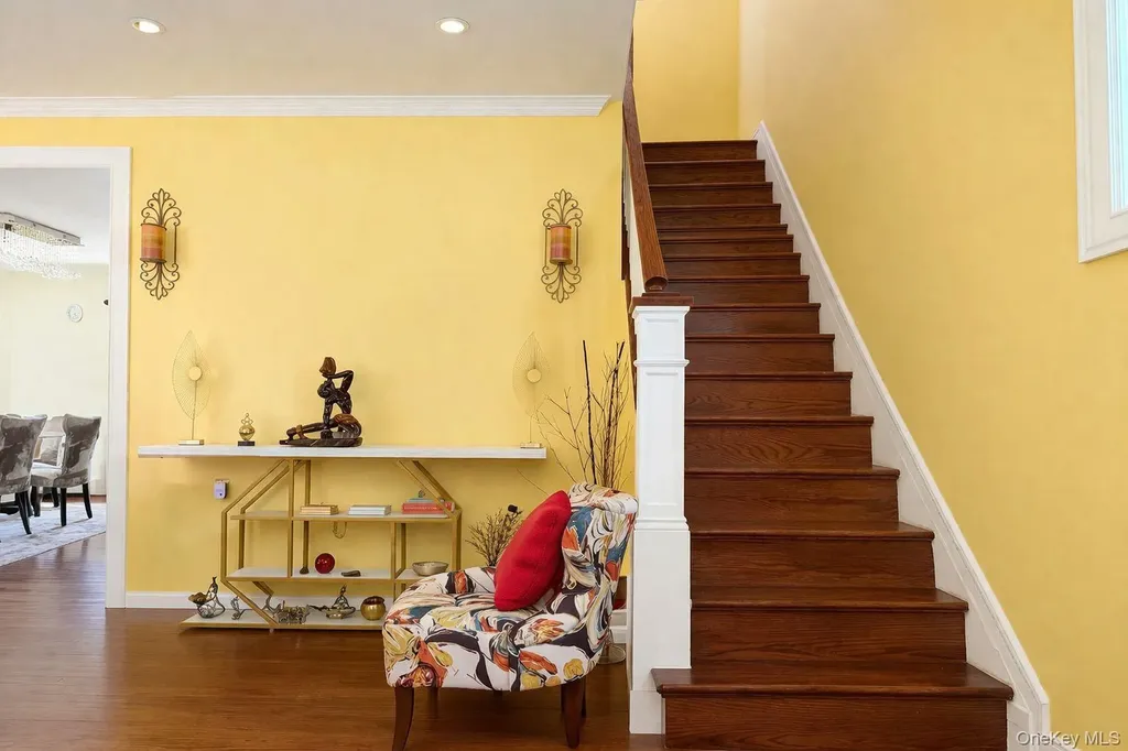 7 Meyer Avenue Lawrence NY 11559
