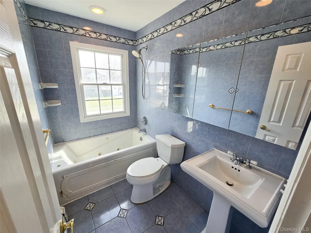 34 Arch Lane Hicksville NY 11801