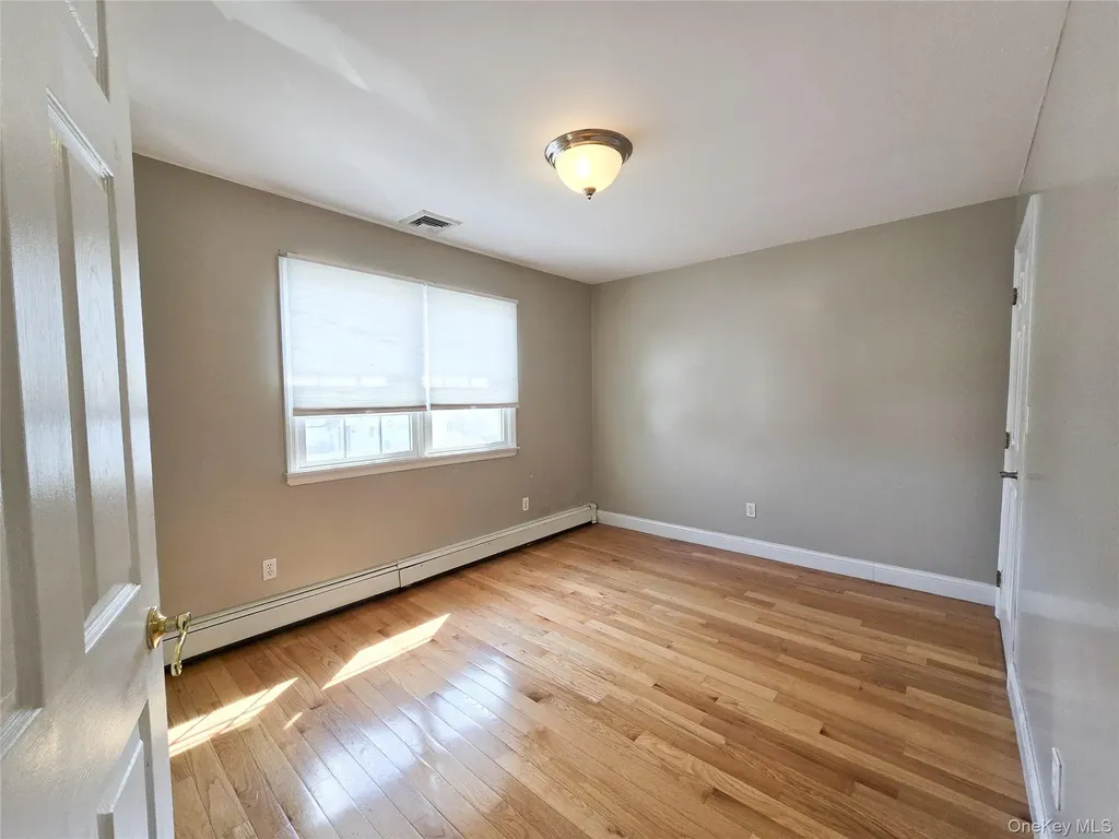 34 Arch Lane Hicksville NY 11801