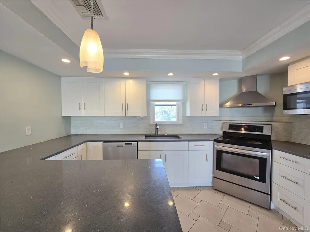 34 Arch Lane Hicksville NY 11801