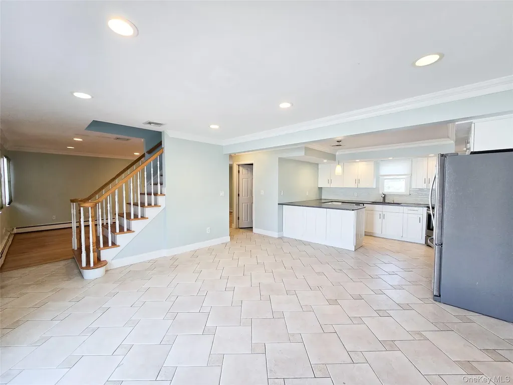 34 Arch Lane Hicksville NY 11801